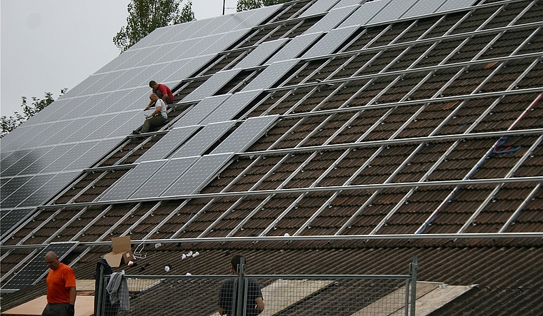 Eine Neue Photovoltaik Anlage In Uerzlikon Bezirk Affoltern Aktuell