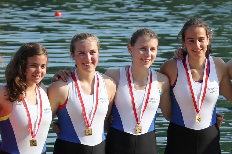 Die Schweizermeisterinnen des Ruderclubs Zürich: v.l. Gianna Anastasia, Katharina Strahl (Hedingen), Anna Rigling (Hedingen),Marie Louise Schubert