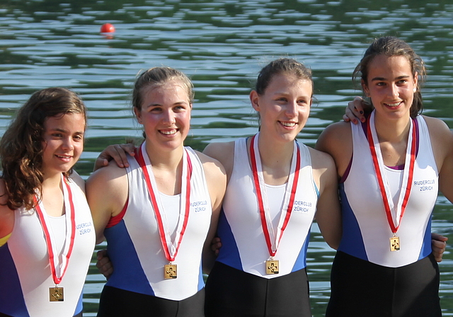 Die Schweizermeisterinnen des Ruderclubs Zürich: v.l. Gianna Anastasia, Katharina Strahl (Hedingen), Anna Rigling (Hedingen),Marie Louise Schubert