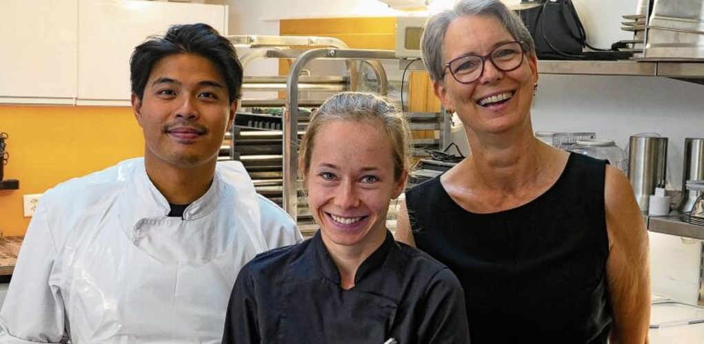 Awan Insan, Maria Wittmann und Shireen von Schulthess sind «Schokolade-begeistert» und ein gutes Team (von links). (Bilder Regula Zellweger)