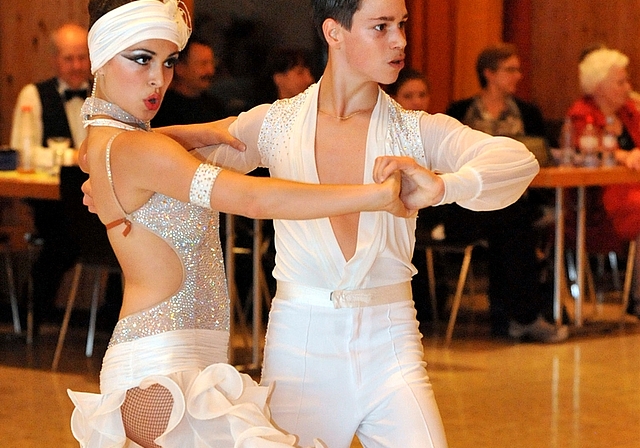 Marisha Zimmerli und Davide Corrodi zeigten souveräne Darbietungen in den Nachwuchskategorien und schafften es bei den Erwachsenen auf Platz vier (Latin). (Bilder Martin Platter)Sinnlichkeit und Anmut: Corina Masciadri und Marc Aeschlimann erreichte