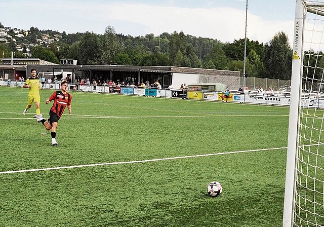 Der 19-jährige WB-Stürmer Alessio Caputo erzielte sein erstes Tor für 
die Rotschwarzen. (Bild Kaspar Köchli)