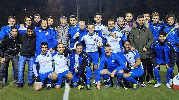 Freude herrscht bei Spielern und Staff nach dem wichtigen Sieg im letzten Spiel des Jahres. (Bild Hansruedi Good)