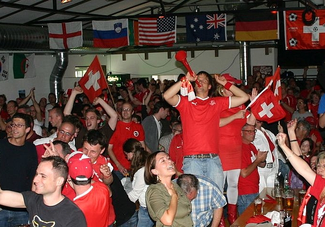 «Hopp Schwiiz!» – beste Stimmung an der letzten WM in der «Break»-Eventhalle. (Bild zvg.)