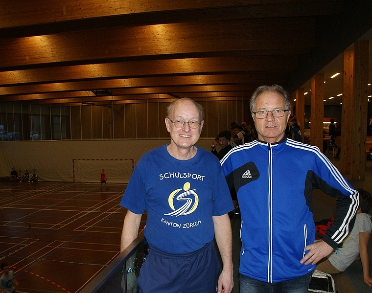 Ein eingespieltes Team: die Turnier-Organisatoren Bruno Lässer (links) und Hans Hübscher. (Bild Thomas Stöckli)