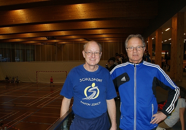 Ein eingespieltes Team: die Turnier-Organisatoren Bruno Lässer (links) und Hans Hübscher. (Bild Thomas Stöckli)