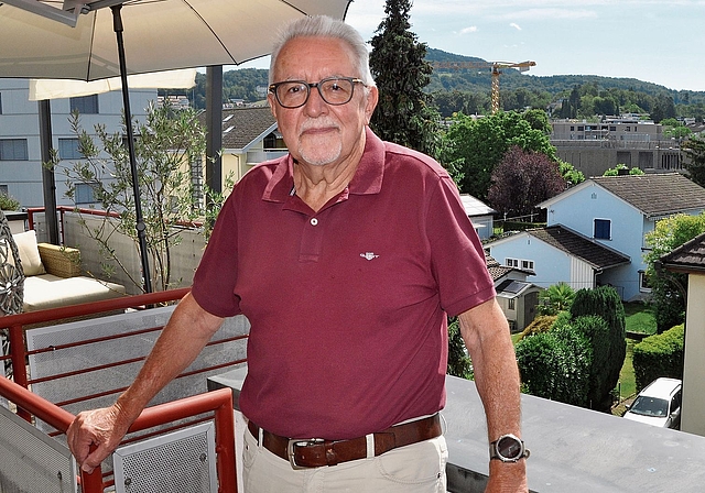 «Guet zwäg»: Alt Statthalter und Bezirksratspräsident Hansruedi Maag in seinem Domizil in Affoltern, das nur einen Steinwurf von seiner einstigen Wirkungsstätte entfernt liegt. (Bild Werner Schneiter)