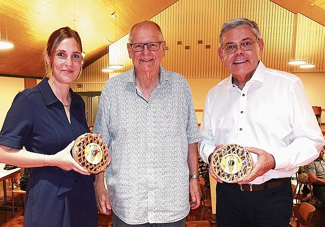 Gesprächsleiter Claude Vuillemin flankiert von GLP-Nationalrätin Corina Gredig und SVP-Nationalrat Franz Grüter. (Bild Martin Platter)