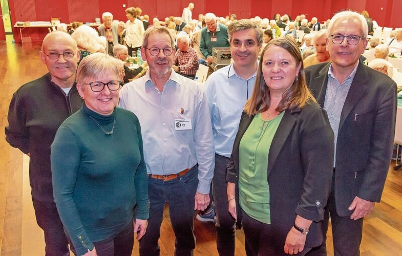 Von links: Pfarrer Thomas Müller, Stadtpräsidentin Eveline Fenner, Seniorendienste-Präsident Heinz Pauli, Diakon Paulo Costa, Leiterin Fachstelle Alter und Gesundheit Marianne Busslinger und Stadtrat Felix Fürer.