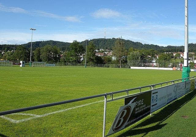 Um diesen Platz geht es: Auf dem Hauptspielfeld der Sportanlage «Moos» in Wettswil wird ab Sommer 2019 auf einer Kunstunterlage gespielt. <em>(Bild Marianne Voss)</em>