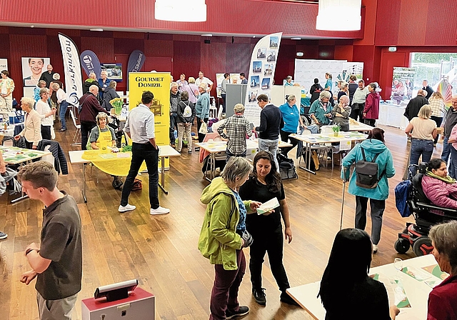 Zahlreiche Organisationen und Fachstellen präsentierten sich im Kasinosaal in Affoltern. (Bilder Marianne Voss)