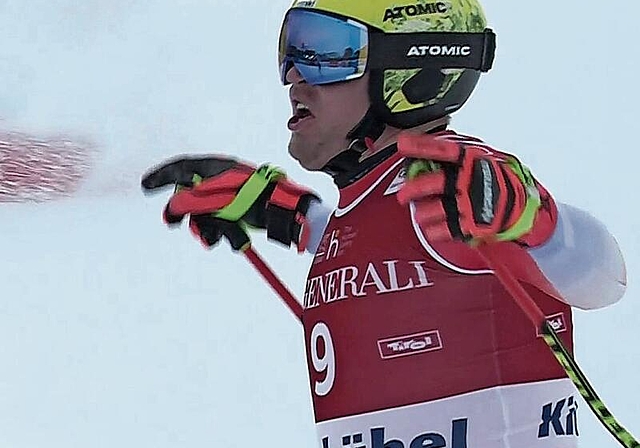 Niels Hintermann jubelt über Rang 3 in der Abfahrt Kitzbühel. (Screenshot SRF)