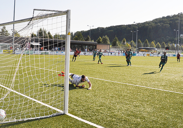 Paradiso-Keeper Bellante bleibt bei Figueiredos präzisem schuss buchstäblich das Nachsehen. (Bild Kaspar Köchli)