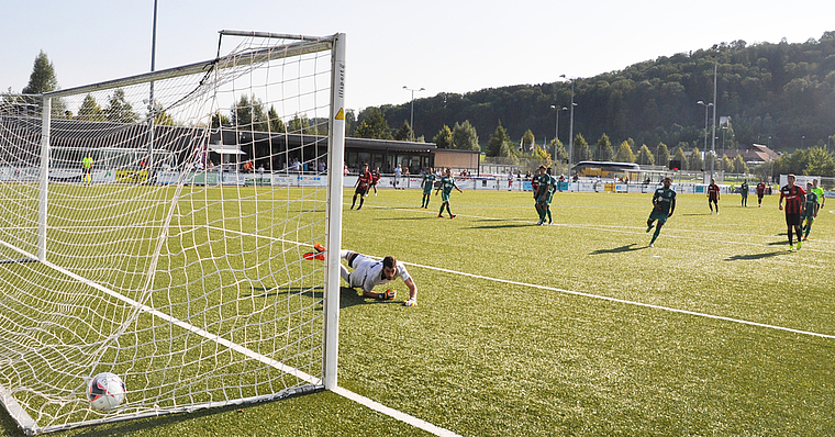 Paradiso-Keeper Bellante bleibt bei Figueiredos präzisem schuss buchstäblich das Nachsehen. (Bild Kaspar Köchli)