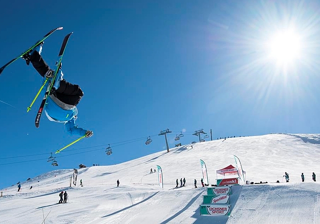 Rookie Luca Schuler stiess ins Finale der Grossen vor. (Bild swissfreeski/Ruedi Flück)