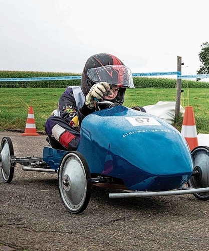 Volle Konzentration: Fahrer Melvin Jung wenige Sekunden vor dem Start. (Bilder zvg)