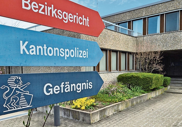 In einzelnen Bereichen – etwa bei Vergewaltigungen oder anderer häuslicher Gewalt – ist der Gang zur Polizei häufiger. Die Dunkelziffer ist gleichwohl hoch. (Bild Werner Schneiter)