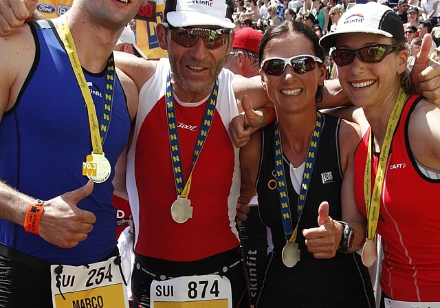 Gemeinsam erfolgreich am Ironman 70.3 in St. Pölten: Marco, Thomas, Sonja und Nadine Baumgartner (v.l.n.r.) in St. Pölten im Ziel. (Bild FinisherPix)
