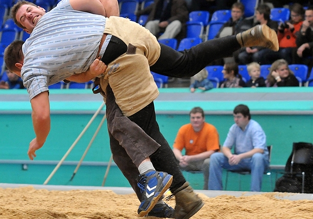 Roman Nägeli (hinten) im 4. Gang gegen Pirmin Jud. (Bild Anja Bernhard)
