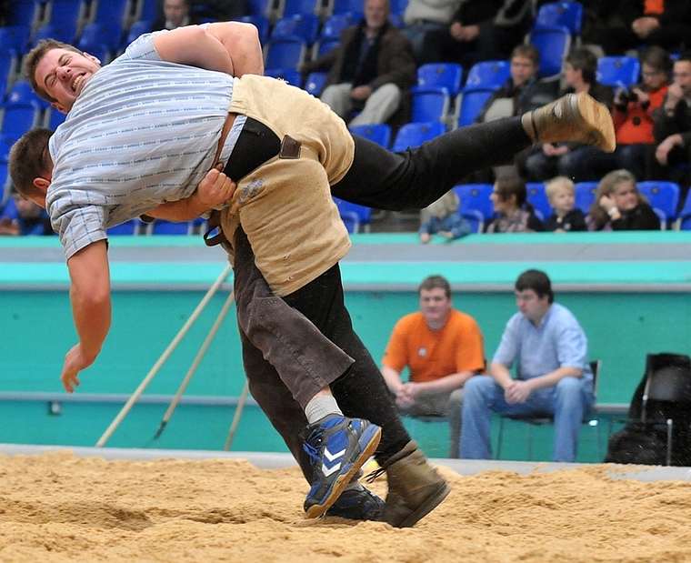 Roman Nägeli (hinten) im 4. Gang gegen Pirmin Jud. (Bild Anja Bernhard)
