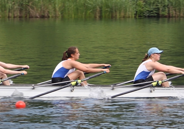 Zieleinlauf der neuen Schweizer Meisterinnen im Doppelvierer U17. Von links: Marie Louise Schubert, Anna Rigling (Hedingen), Katharina Strahl (Hedingen), Gianna Anastasia. (Bilder zvg.)Die Schweizer Meisterinnen U17 des Ruderclub Zürich. Von links: 