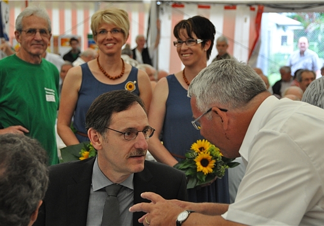 Regierungsrat Mario Fehr im Gespräch mit Veteranen-Obmann Hanspeter Frei. (Bilder Werner Schneiter)
