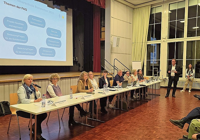 Sie präsentierten am 12. März die Vision für die Primarschule Bonstetten an der Elterninfo (von links): Die Schulleitung (Christine Trachsler, Christa Neukom, Momo Beutler), die Primarschulpflege (Miriam Brawand, Isabella Tamas, Gregor Roth, Natas