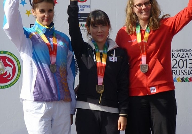 Bronze im Liegend-Match: Martina Landis (rechts) mit Siegerin Kim Mi aus Korea (Mitte) und der zweitplatzierten Alexandra Malinovskaya, Kasachstan. (Bild zvg.)