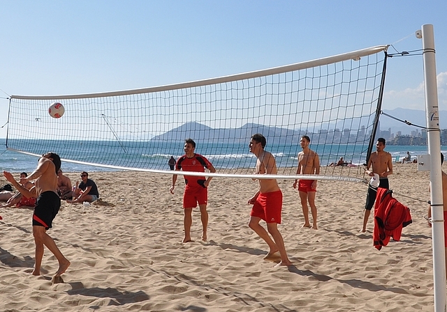 Neben den intensiven Trainings wird WB wie letztes Jahr auch Zeit für «Fussvolleyball»-Plausch finden. (Bild Kaspar Köchli)