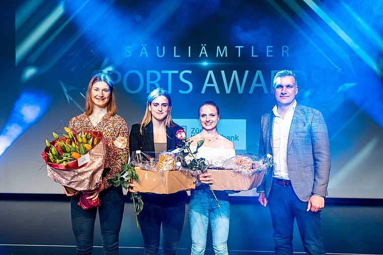 Siegerin der Kategorie Frauen an den Säuliämtler Sports Awards: Mountainbikerin Jacqueline Schneebeli (links) 
