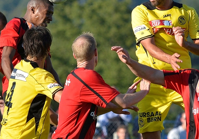 Schöne Erinnerung: Makuka (l.) und Hasani im Cupspiel gegen YB. Künftig schnüren sich die beiden ihre Schuhe für Seefeld und Thalwil. (Archivbild)