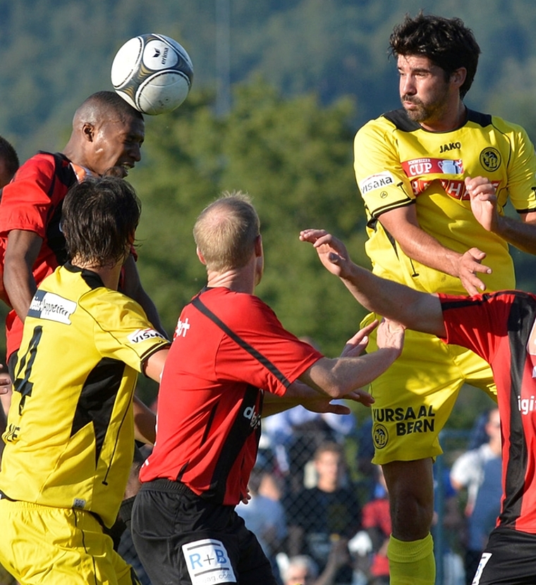 Schöne Erinnerung: Makuka (l.) und Hasani im Cupspiel gegen YB. Künftig schnüren sich die beiden ihre Schuhe für Seefeld und Thalwil. (Archivbild)