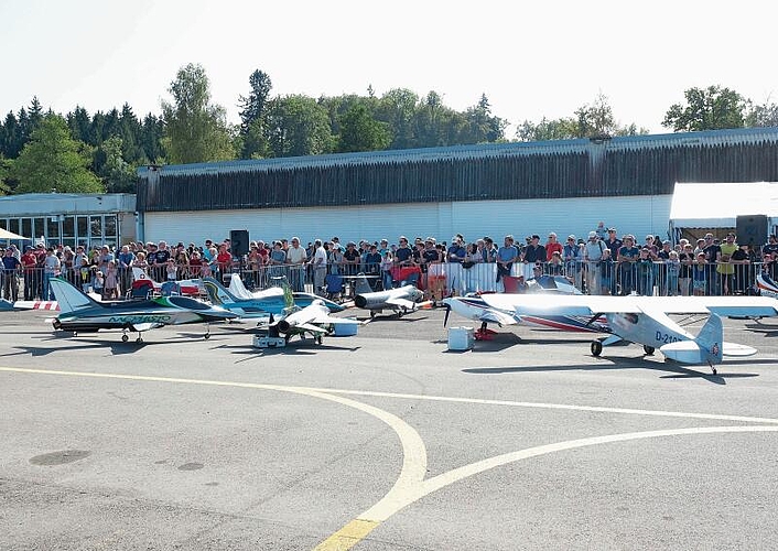 Der Flugtag in Hausen lockte in diesem Jahr wieder Tausende Besucherinnen und Besucher an.