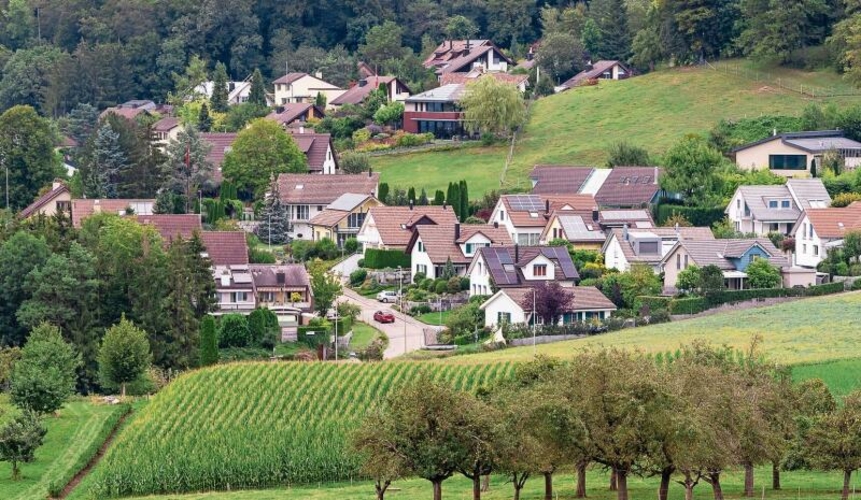 Mitten im Grünen und doch schnell in Zürich: Die grosse Nachfrage nach Wohnraum lässt vielerorts im Säuliamt auch die Kassen der Gemeinden klingeln, nicht nur in Bonstetten. (Bild Daniel Vaia)