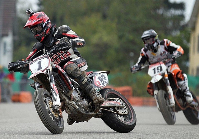 Nach seinem Sieg im zweiten Durchgang stand Mike Zürcher am Finale in Ramsen bereits definitiv als SAM-Meister fest und durfte deshalb erstmals die Startnummer 1 tragen. (Bild Patrick Siegrist)
