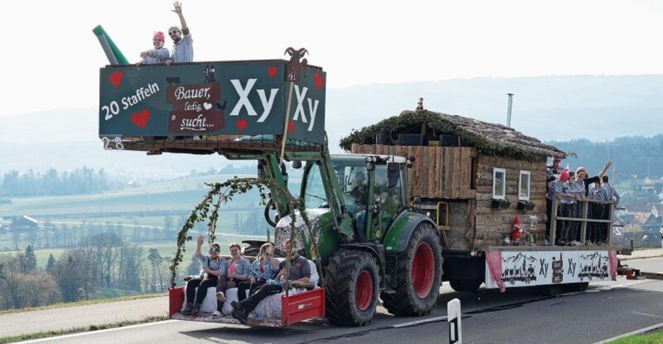 «Bauer, ledig, sucht» fand den grössten Anklang bei der Publikumsjury am Strassenrand. (Bilder Martin Platter)