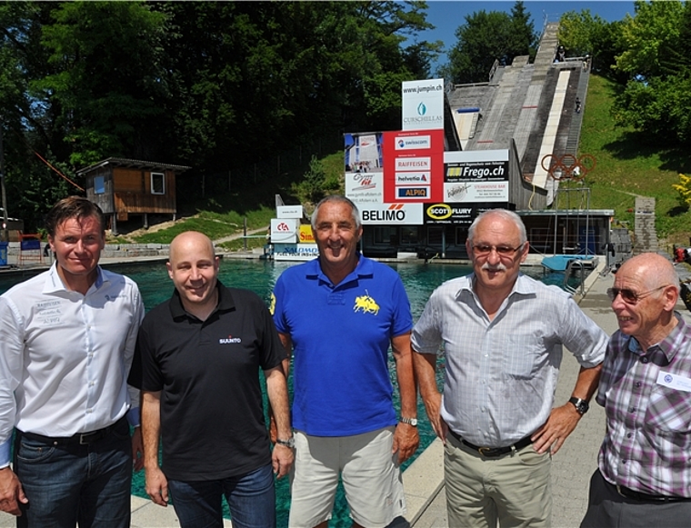 Im Jumpin, anlässlich der Delegiertenversammlung des Zürcher Skiverbandes. Von links: Swiss-Ski-Präsident Urs Lehmann, Ski-Club-Bonstetten-Präsident Martin Hofer, Ehrenpräsident Walti Mätzler, Bonstettens Gemeindepräsident Bruno Steinemann und