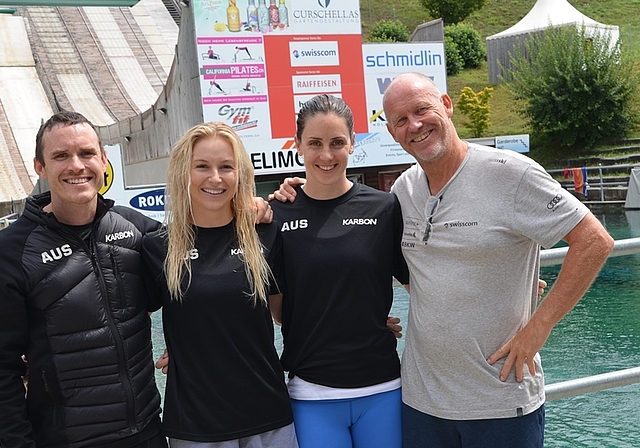 Die australischen Top-Athletinnen trainieren derzeit im Jumpin, Mettmenstetten: Danielle Scott (links) und Laura Peel, flankiert von Neo-Coach David Morris (ganz links) und dessen Mentor, dem Schweizer Nationaltrainer Michel Roth. <em>(Bild Thomas St