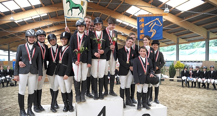 Schweizer Meister im Junioren-Vierkampf: Das Team Birkenhof Albis gewinnt in der Kategorie A vor dem Team Birkenhof Affoltern. (Bild fs.)