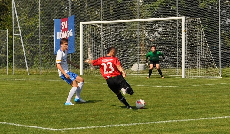 Erstes FCWB-Tor in der 1. Liga: Sredjan Aksic zieht ab und trifft in die weite Ecke zum 1:0. (Bild Kaspar Köchli)
