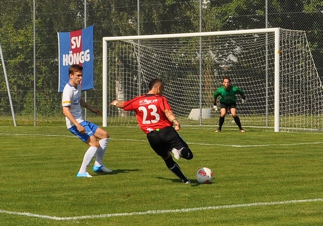 Erstes FCWB-Tor in der 1. Liga: Sredjan Aksic zieht ab und trifft in die weite Ecke zum 1:0. (Bild Kaspar Köchli)
