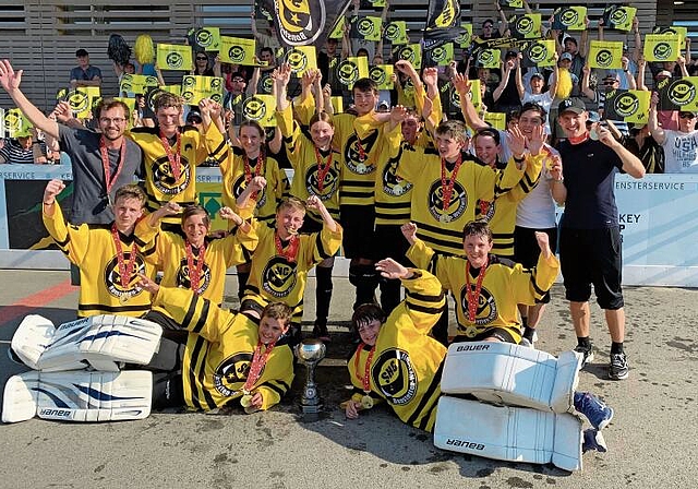 Was für eine Saison – die U15-Junioren des SHC BW sind sowohl Cupsieger als auch Schweizer Meister. (Bild zvg.)