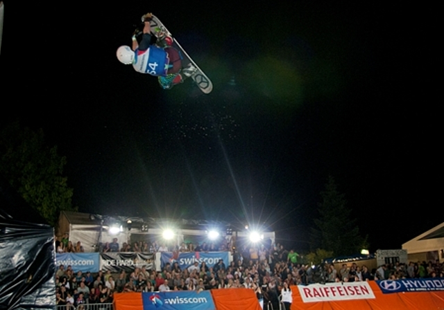 Finalsprung von Lokalmatador Lou Staub an der letztjährigen freestyle-night. (Bilder zvg.)
