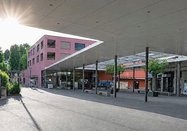 Der «hotteste» Hotspot im Amt: Das Stadtzentrum von Affoltern sollte noch etwas mehr begrünt werden, um übermässige Überwärmung zu vermeiden. (Bild Claudia Eugster)