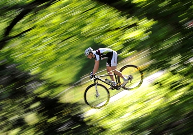 Getrübte Freude von Urs Huber über den Sieg am Bikemarathon in Singen. (Bild Archiv Martin Platter)