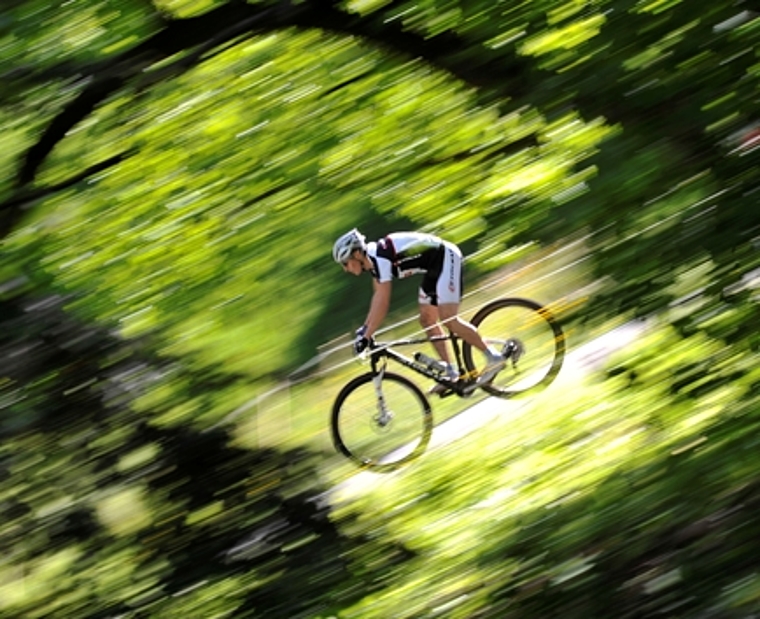 Getrübte Freude von Urs Huber über den Sieg am Bikemarathon in Singen. (Bild Archiv Martin Platter)