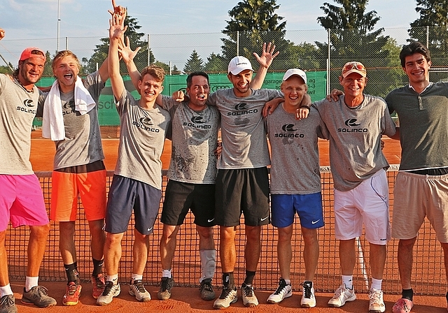 Das erfolgreiche Wettswiler Team (von links): Josef Prix, Dominik Recek, Thibault Gagnaux, Andy Sinn, Dominique Gilli, Adi Schalbetter, Guido Baumann (Captain), Daniel Kesseli. Es fehlt der Stammspieler Kevin Urech. <em>(Bild BK)</em>