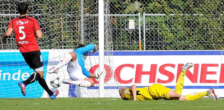 Farneruds Hechtköpfler zum 2:0 für die Gäste. (Bild map.)