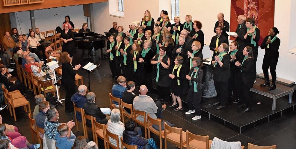 Der Gospelchor Affoltern begeisterte das Publikum mit musikalischen Pfingstflammen. (Bilder Marianne Voss)