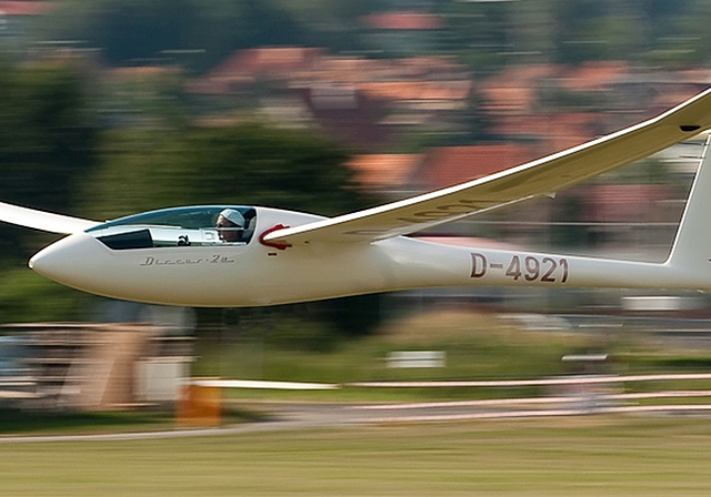 Bert Schmelzer im Landeanflug. Der Belgier, der in Zürich lebt, siegt dank konstant guter Leistung. (Bilder zvg.)
